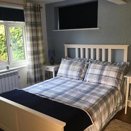 Lovely Ground Floor Apartment In Quiet Village Exeter Esterno foto