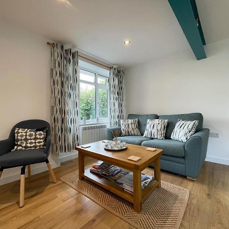Lovely Ground Floor Apartment In Quiet Village Exeter Esterno foto