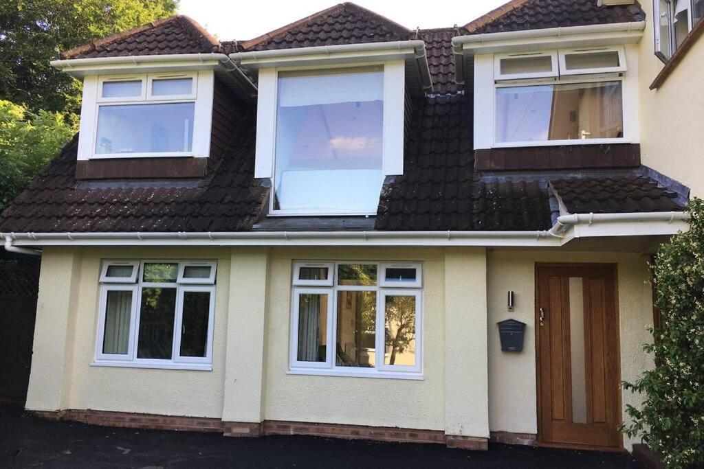 Lovely Ground Floor Apartment In Quiet Village Exeter Esterno foto