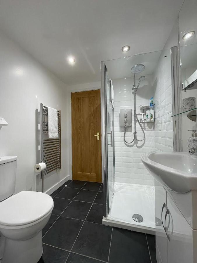 Lovely Ground Floor Apartment In Quiet Village Exeter Esterno foto