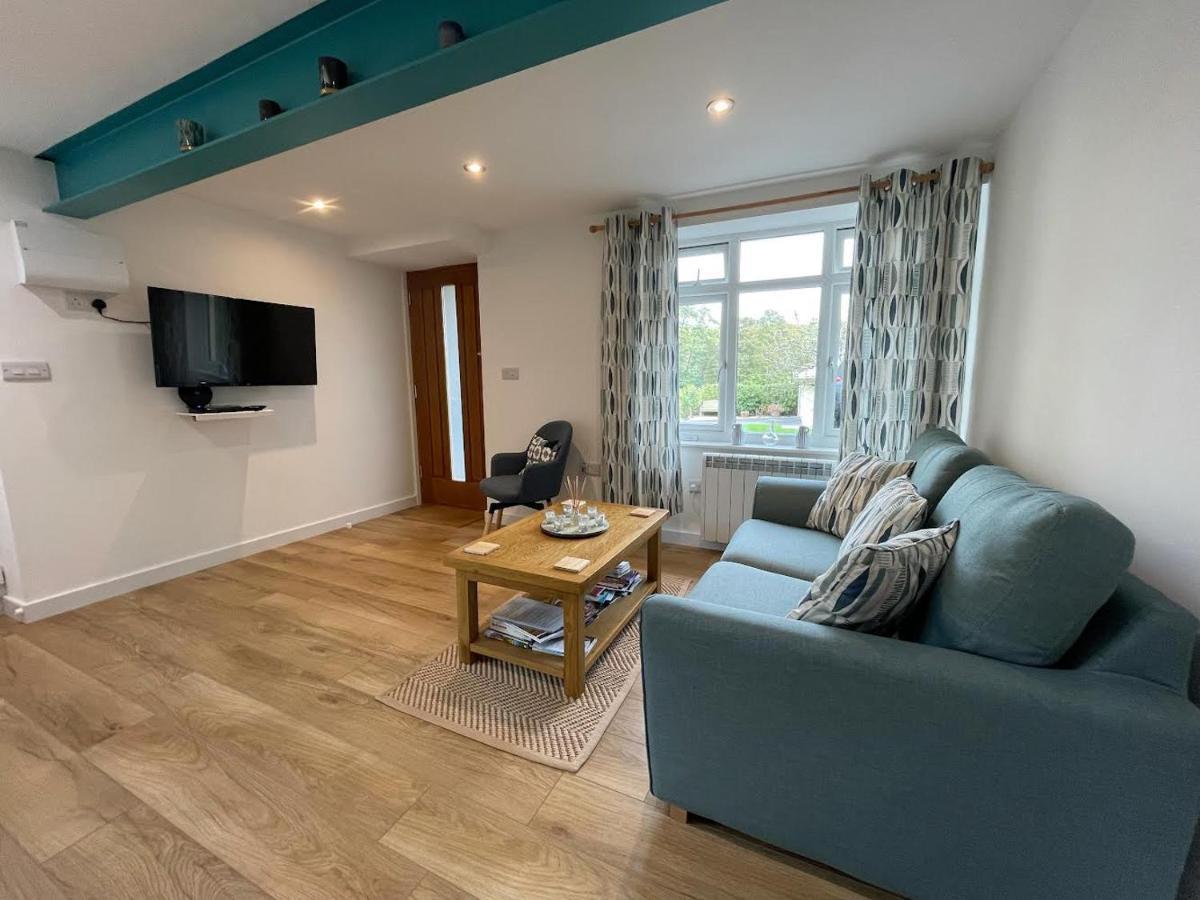Lovely Ground Floor Apartment In Quiet Village Exeter Esterno foto