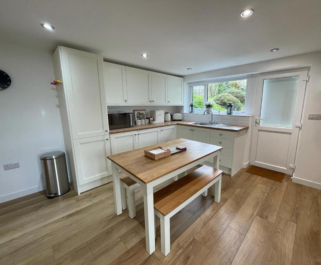 Lovely Ground Floor Apartment In Quiet Village Exeter Esterno foto