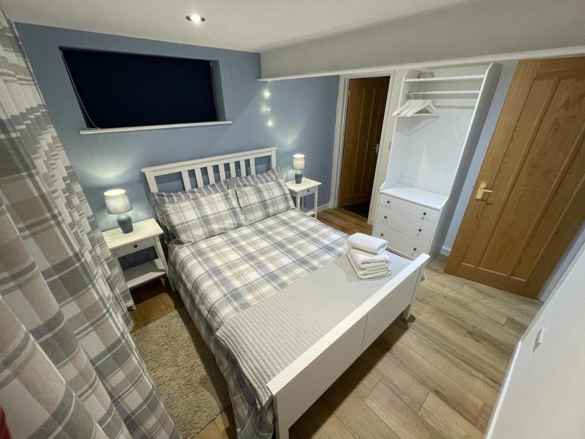 Lovely Ground Floor Apartment In Quiet Village Exeter Esterno foto