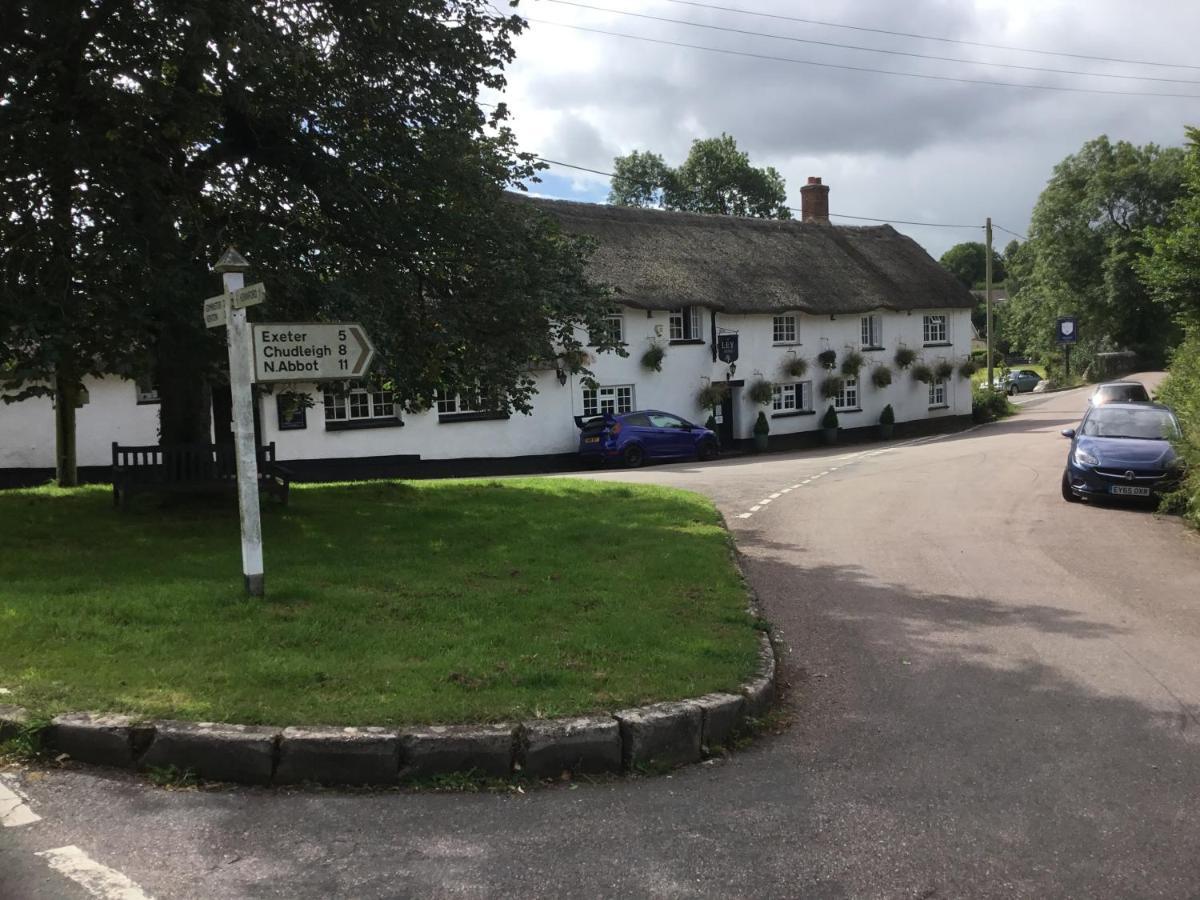 Lovely Ground Floor Apartment In Quiet Village Exeter Esterno foto